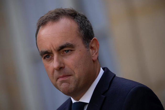 PARIS, Oct. 6, 2025 -- Esta foto de arquivo tirada em 10 de setembro de 2025 mostra Sebastien Lecornu em Paris, França. O presidente francês Emmanuel Macron aceitou na manhã desta segunda-feira a renúncia do primeiro-ministro Sebastien Lecornu, anunciou a