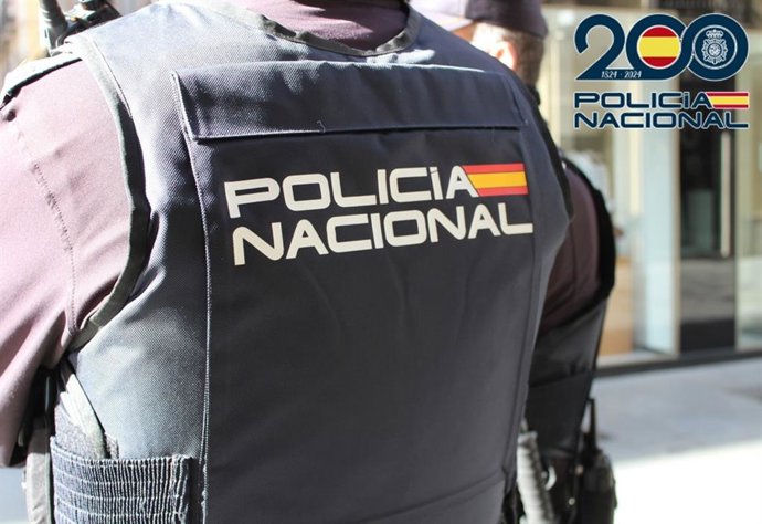 Archivo - Agente de la Policía Nacional