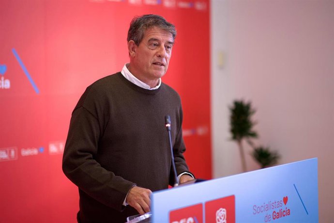 El secretario xeral del PSdeG, José Ramón Gómez Besteiro, en rueda de prensa