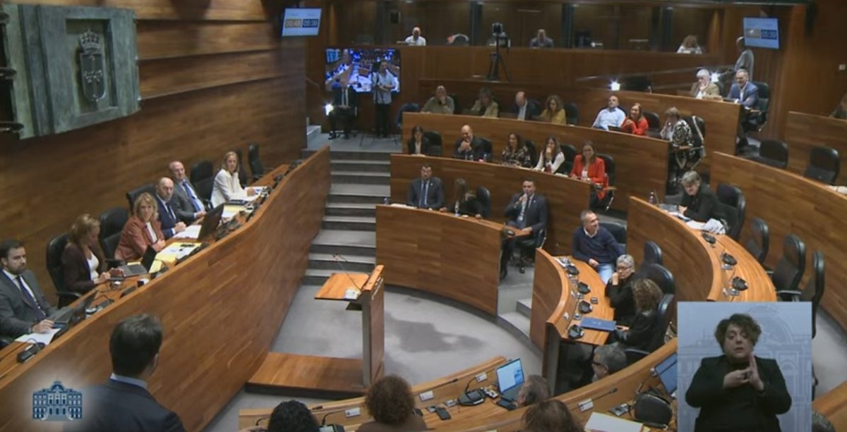 Cruce de reproches entre Barbón (PSOE) y Queipo (PP) en la Junta General por el peaje del Huerna