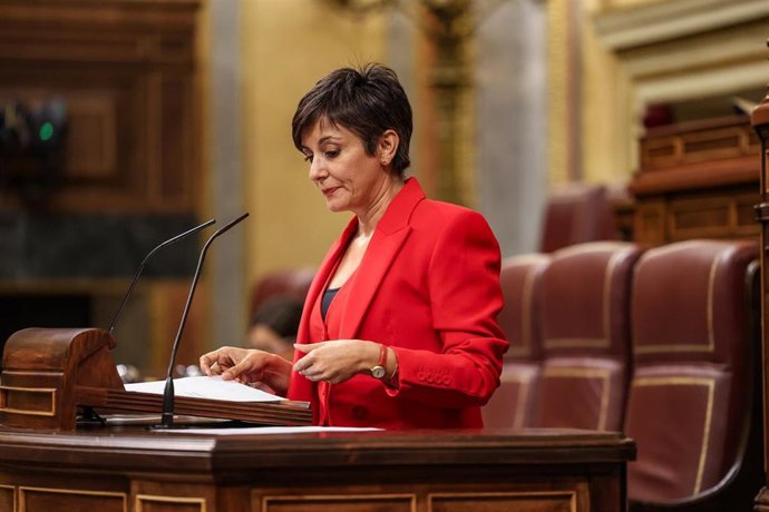 La ministra de Vivienda, Isabel Rodríguez, interviene durante una sesión plenaria en el Congreso de los Diputados, a 17 de septiembre de 2025, en Madrid (España). 