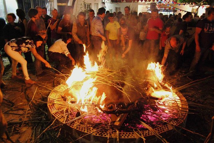 Archivo - Fiesta de la Crujía de Gamones en Ubrique.