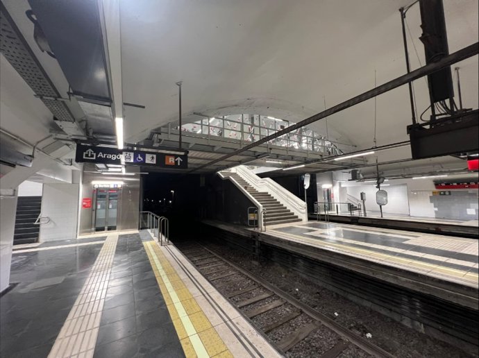Archivo - Ascensors a l'estació d'El Clot de l'L1 del Metro de Barcelona