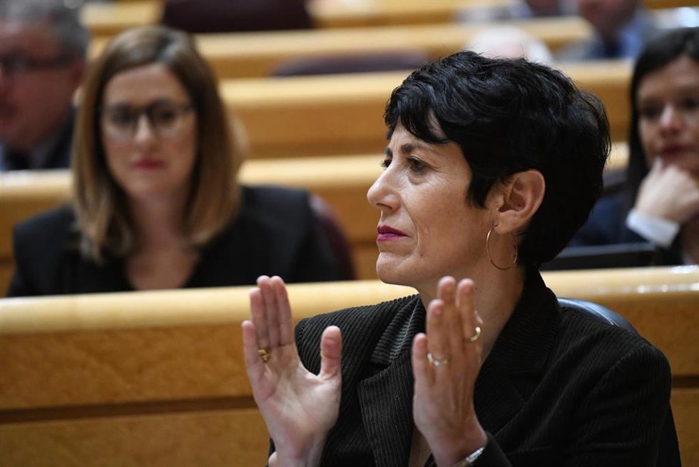 Archivo - La ministra de Inclusión, Seguridad Social y Migraciones, Elma Saiz, durante un pleno en el Senado, a 19 de diciembre de 2023, en Madrid (España).