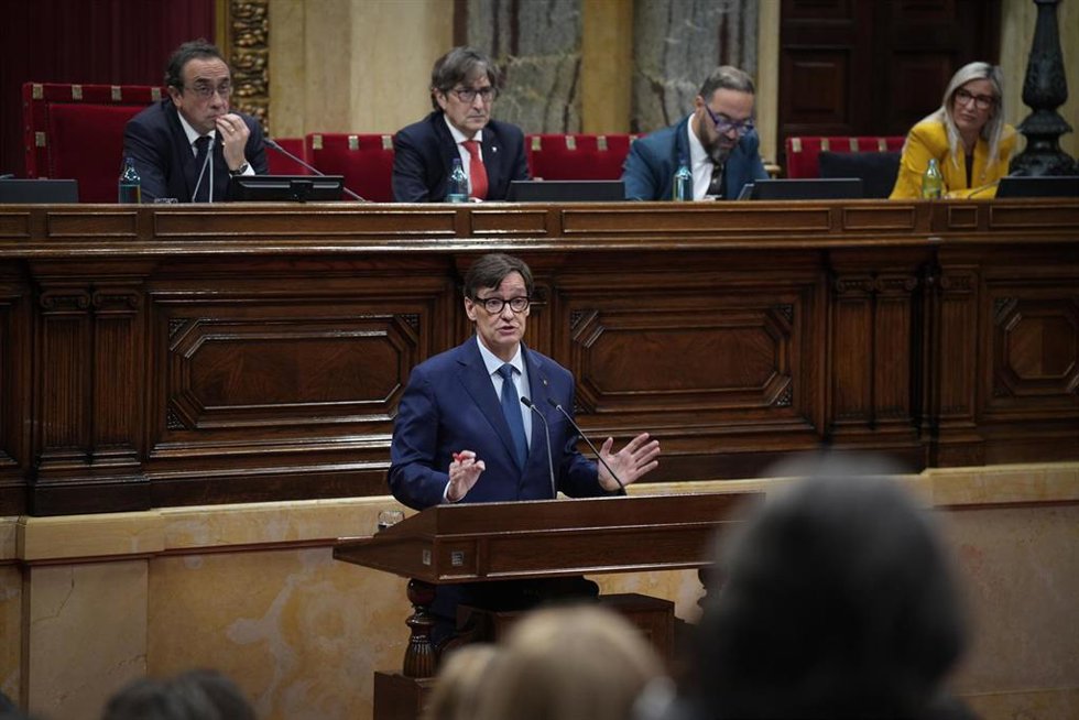 El presidente de la Generalitat, Salvador Illa, durante la primera jornada del Debate de Política General, en el Parlament de Catalunya, a 8 de octubre de 2025, en Barcelona, Catalunya (España).