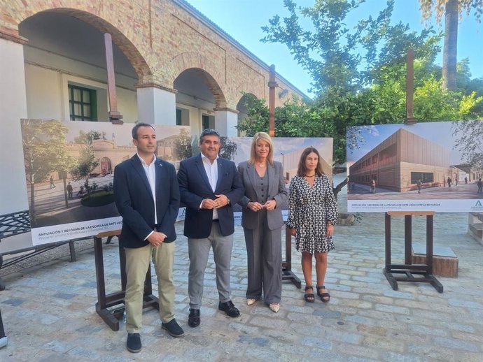 Presentación de la adjudicación de la Escuela de Arte León Ortega de Huelva.