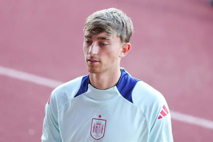 El central Dean Huijsen durante el último entrenamiento con la Selección Española.