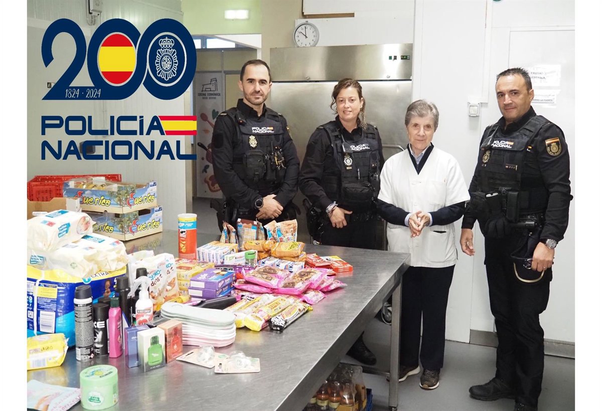 La Policía Nacional dona a la Cocina Económica alimentos recuperados de una incautación por robo en Oviedo