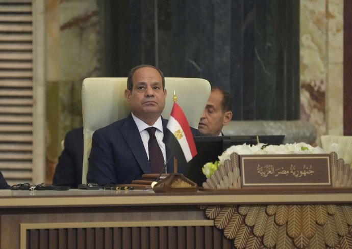 Archivo - 17 May 2025, Iraq, Baghdad: President of Egypt Abdel Fattah al-Sisi attends the 34th Arab League summit, in Baghdad. Photo: Hadi Mizban/AP Pool/dpa