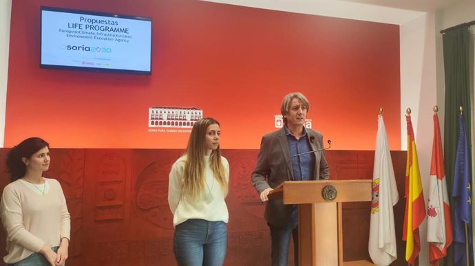 De izda a dcha, Cadarso, Amato y Martínez presentan los dos nuevos programas europeos solicitados por el Ayuntamiento de Soria