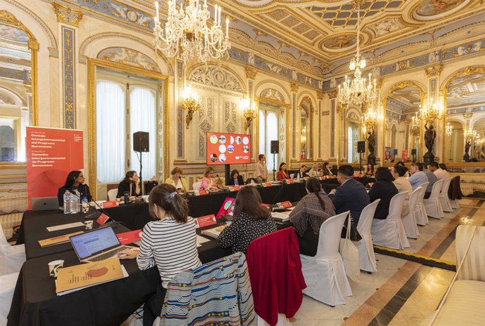 Imagen de la reunión en el González Martí
