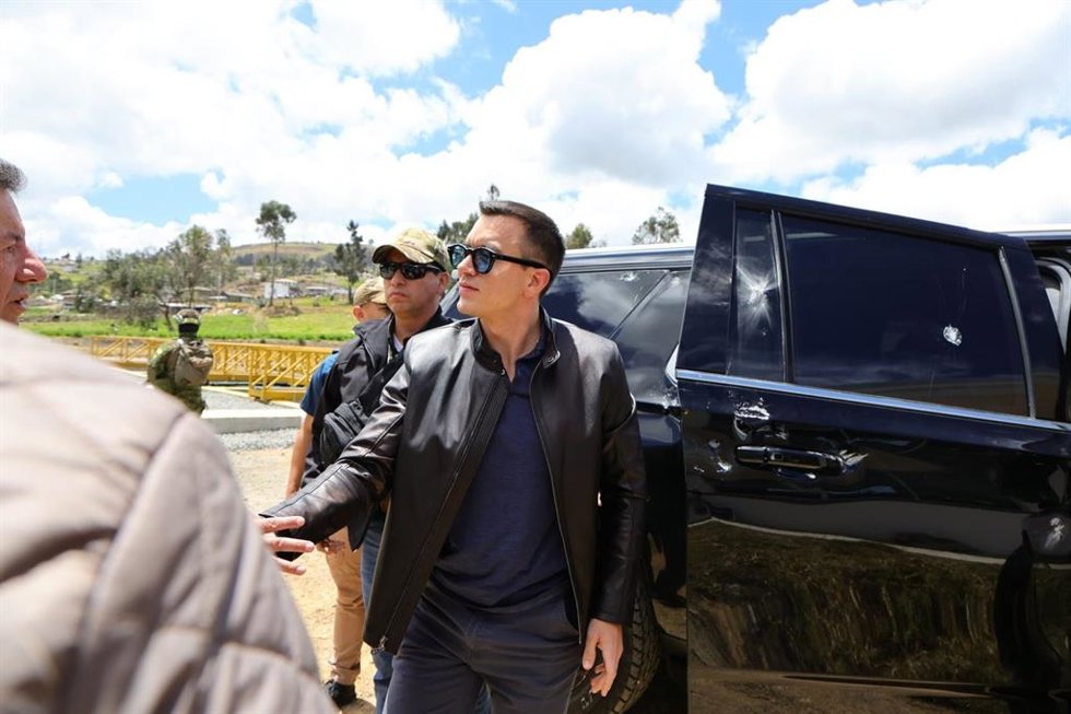 El presidente de Ecuador, Daniel Noboa, tras un ataque al convoy presidencial.