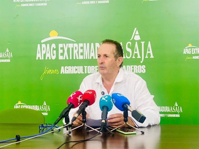 El presidente de Apag Extremadura Asaja, Juan Metidieri, en una rueda de prensa.