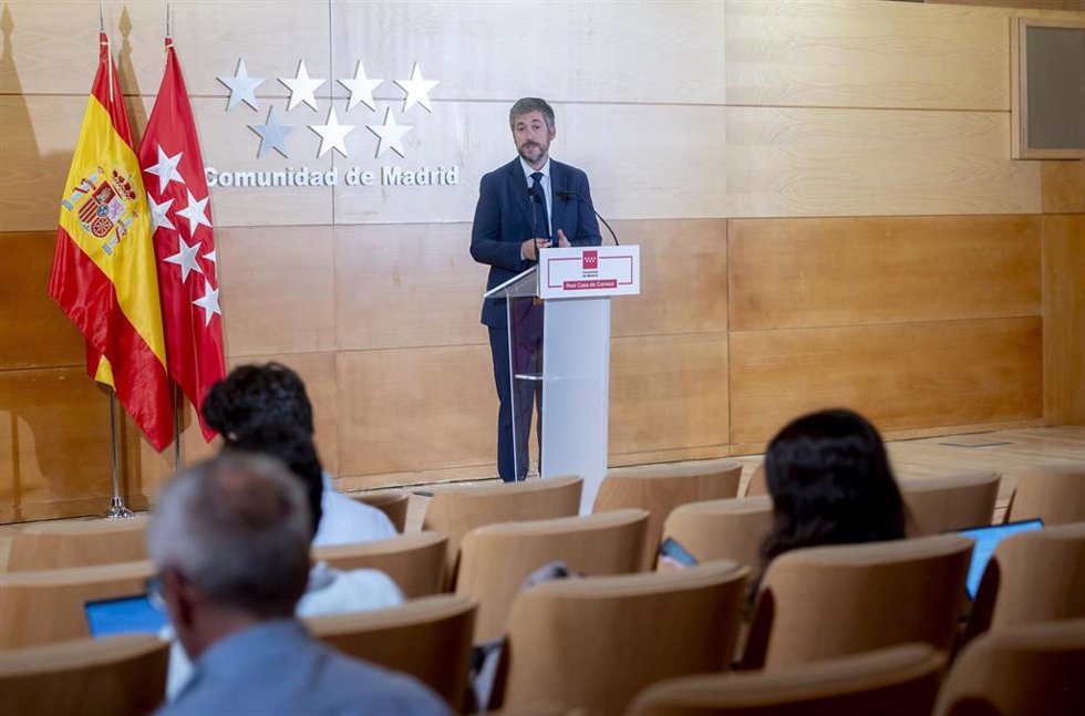 El consejero de la Presidencia, Miguel Ángel García, durante una rueda de prensa, tras una reunión de la presidenta de la Comunidad de Madrid con la portavoz del PSOE en la Asamblea, en la Real Casa de Correos, a 26 de septiembre de 2025, en Madrid 