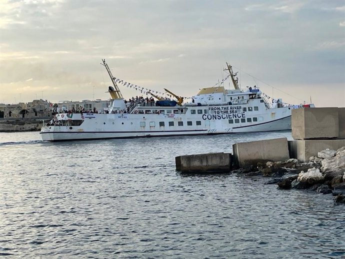 El barco 'Conscience', miembro de una flotilla que navega rumbo a Gaza