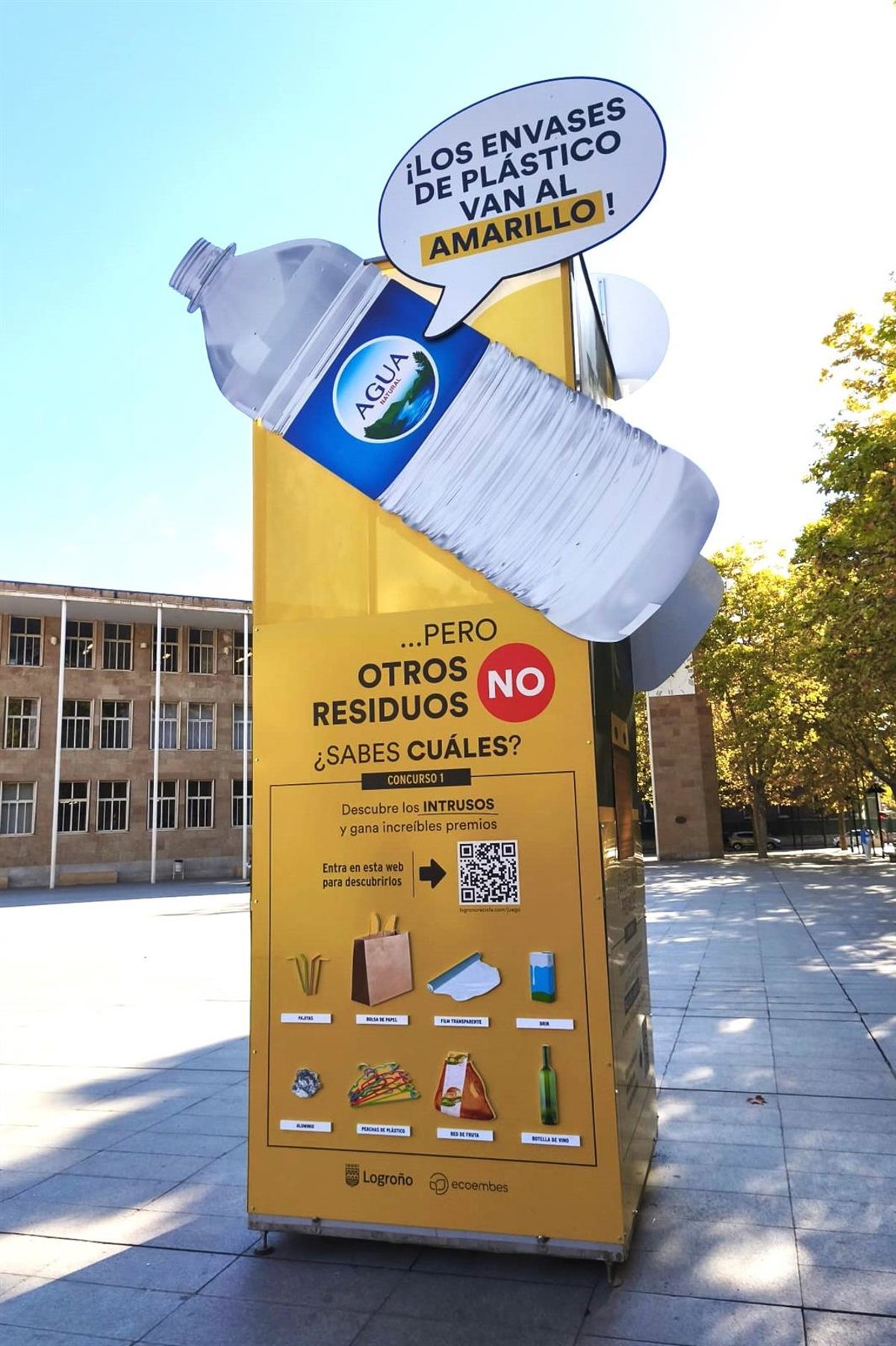 La campaña  Recicla, juega y descubre al intruso  anima en Logroño a reciclar bien en el contenedor amarillo
