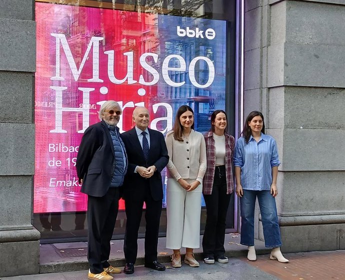 Presentación del proyecto 'BBK Museo Hiria 2025. Ellas firman. Emakumeak sortzaile' en la sala BBK de Bilbao.