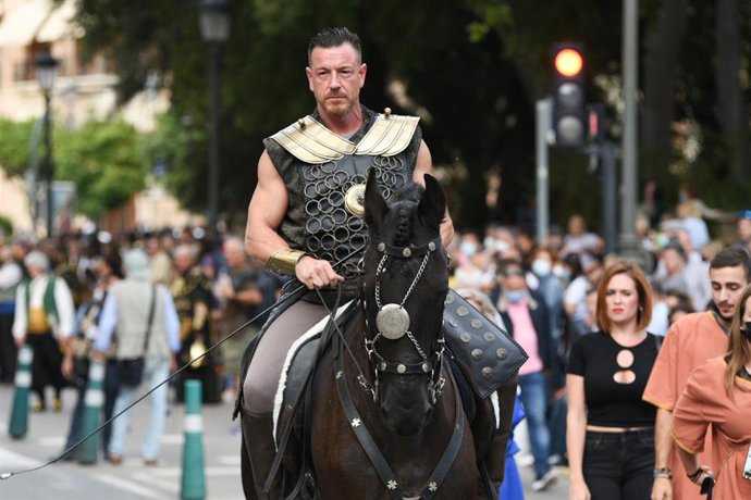 Archivo - Imagen de archivo de una Entrada de Moros y Cristianos celebrada en València con motivo del 9 d’Octubre, Día de la Comunitat Valenciana, 