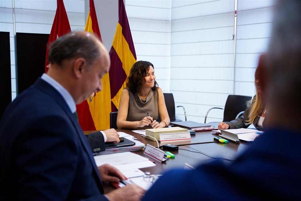 La presidenta de la Comunidad de Madrid, Isabel Díaz Ayuso, durante la reunión del Consejo de Gobierno, en el Ayuntamiento de Navalcarnero, a 8 de octubre de 202