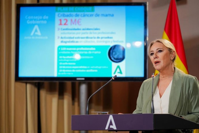 La consejera de Economía, Hacienda y Fondos Europeos y portavoz del Gobierno andaluz, Carolina España, en la rueda de prensa posterior al Consejo de Gobierno.