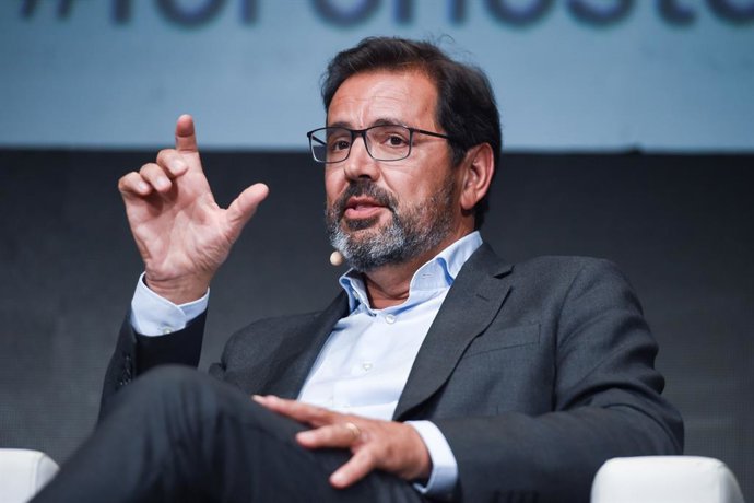 Archivo - El presidente de ALA, Javier Gándara, interviene durante la XVIII edición del Foro Hosteltur, en el Teatro Goya, a 3 de mayo de 2023, en Madrid (España). El Foro Hosteltur 2023 celebra hoy su XVIII edición, y lo hace bajo el título ‘Luces cortas