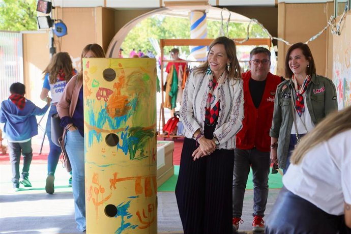 La alcaldesa de Zaragoza, Natalia Chueca, visita Río y Juego.