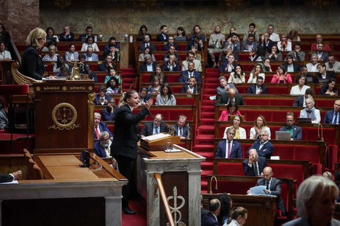 8 de setembro de 2025, Paris, França, FRANÇA: Paris, França, 08 de setembro de 2025 - Acompanhamento da declaração de política geral feita por François BAYROU, Primeiro-Ministro na Assembleia Nacional. François Bayrou busca a confiança dos deputados sobre