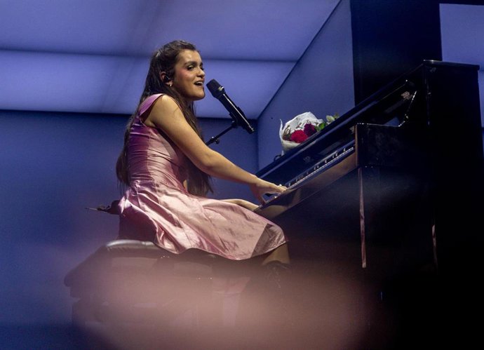 Archivo - La cantante y actriz Amaia actúa durante un concierto, en el Movistar Arena, a 23 de febrero de 2025, en Madrid