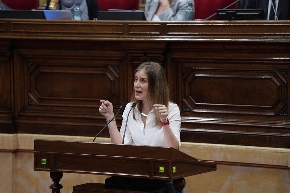 La presidenta del grupo parlamentario Comuns Sumar, Jéssica Albiach, durante la primera jornada del Debate de Política General, en el Parlament de Catalunya, a 8 de octubre de 2025, en Barcelona, Catalunya (España). Con la tensión patente entre sus soci