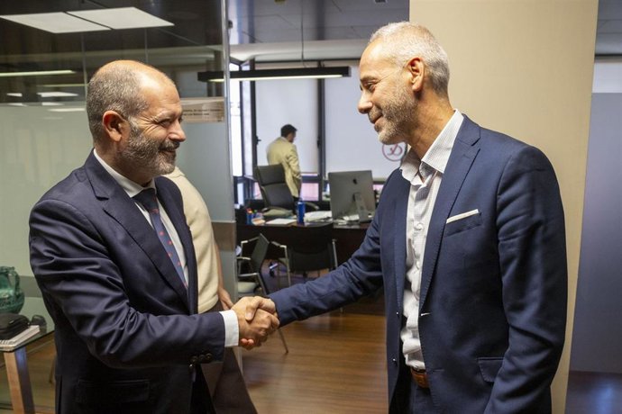 El rector de UNEATLÁNTICO, Ruben Calderón, y el consejero de Universidades, Sergio Silva