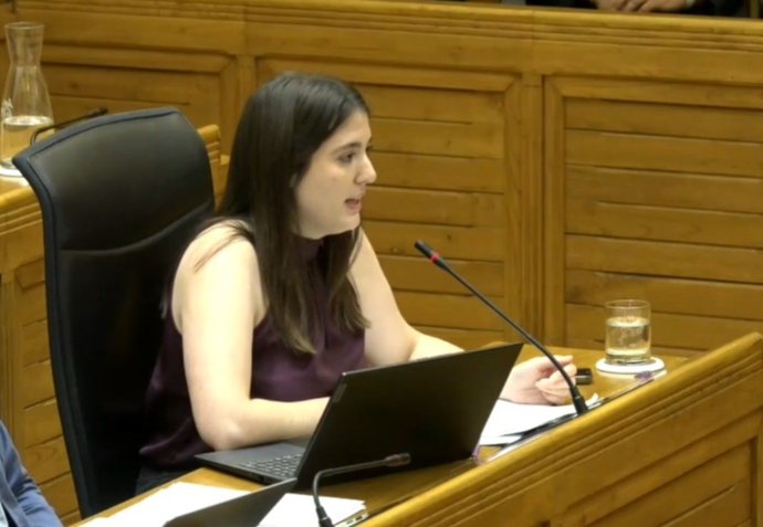 La portavoz de Podemos en Gijón, Olaya Suárez, interviene en el Pleno Municipal gijonés.
