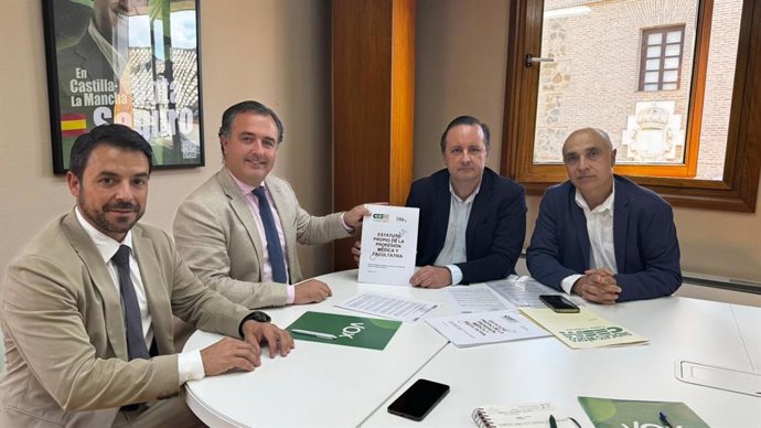 Vox se reúne con profesionales del Sescam.