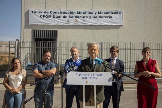 El presidente de la Diputación de Córdoba, Salvador Fuentes, interviene en la inauguración del Centro de Formación Profesional Dual de Soldadura y Calderería.