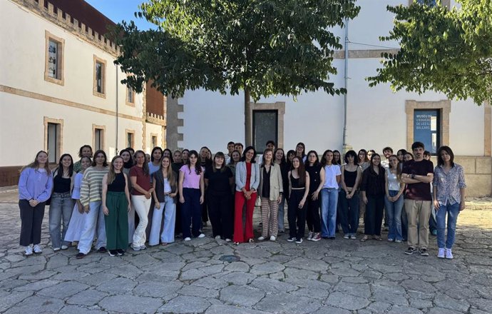 Educación aumenta los centros participantes en el programa de dinamizadores lingüísticos para reforzar el catalán.