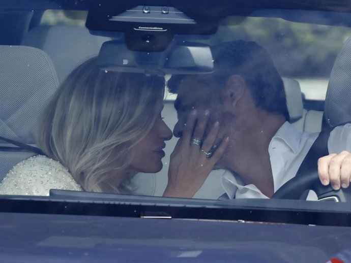 Susanna Griso y Luis Enríquez a la salida del trabajo, a 08 de octubre de 2025, en Madrid (España).