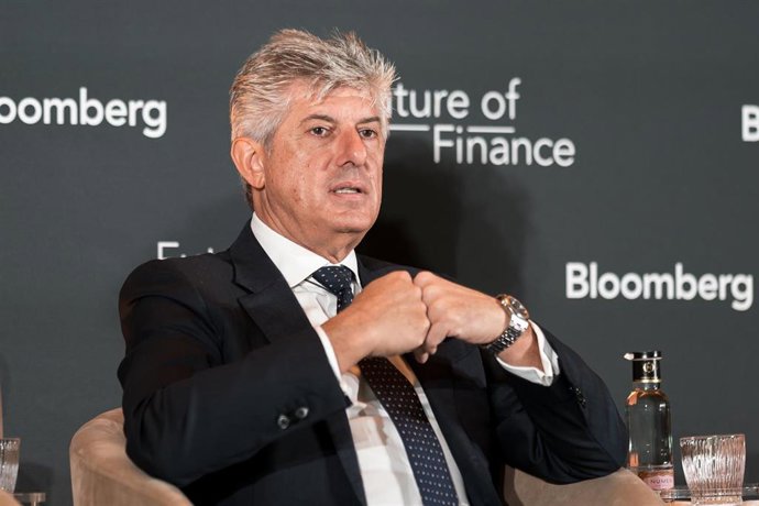El consejero delegado de Cellnex Telecom, Marco Patuano, interviene durante el foro de Bloomberg "Futuro de las Finanzas: Perspectivas Económicas de España 2025", a 8 de octubre de 2025, en Madrid (España). 