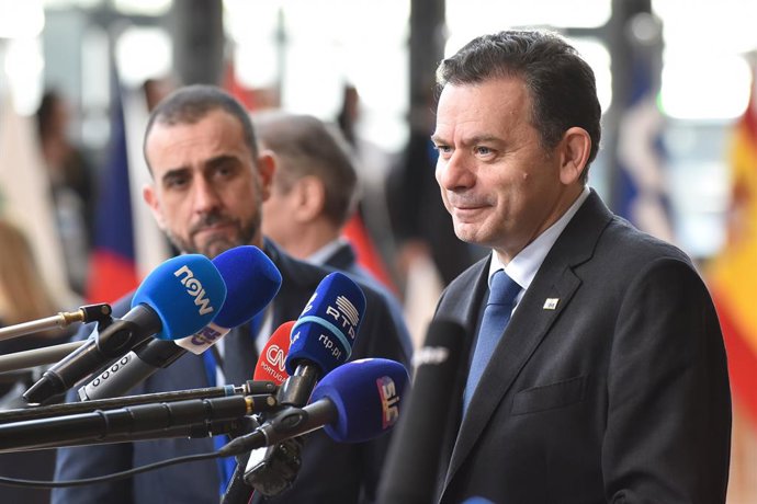 Archivo - HANDOUT - 20 March 2025, Belgium, Brussels: Portuguese Prime Minister Luis Montenegro speaks to media as he arrives to attend an EU summit at the European Council headquarters in Brussels. Photo: Gaetan Claessens/EU Council/dpa - ATTENTION: edit
