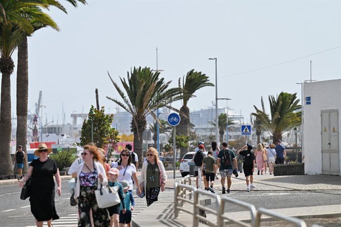Dos cruceros atracados en Arrecife (Lanzarote)