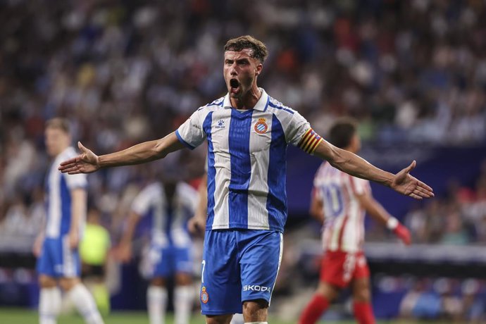 Archivo - Javi Puado of RCD Espanyol gestures during the Spanish league, La Liga EA Sports, football match played between RCD Espanyol and Atletico de Madrid at RCDE Stadium on August 17, 2025 in Cornella, Barcelona, Spain.