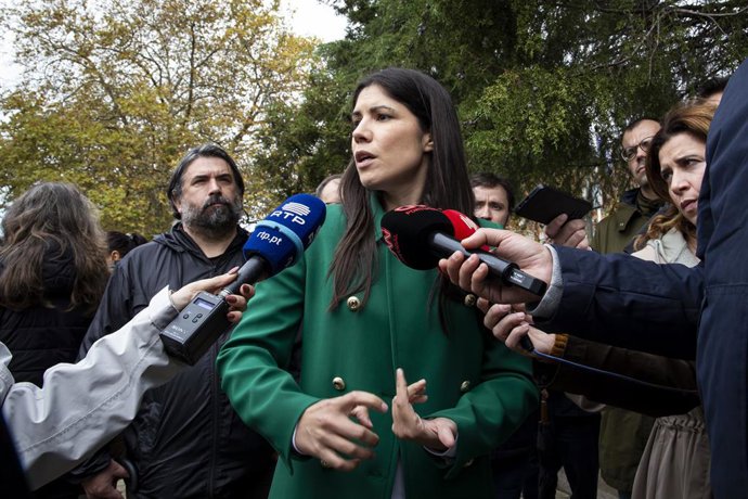Archivo - Arquivo - 3 de novembro de 2023, Vila Nova de Gaia, Portugal: A coordenadora do Bloco de Esquerda (BE), Mariana Mortágua, discursa durante o plenário de trabalhadores da RTP (Rádio e Televisão de Portugal é uma empresa pública portuguesa que inc