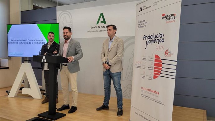 El delegado de Cultura y Deporte, David Rodríguez, y el director del Instituto Andaluz del Flamenco, Cristóbal Ortega, en la presentación del programa de actividades conmemorativo por el XV aniversario del flamenco como Patrimonio de la Humanidad.