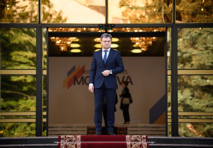 Archivo - 17 September 2024, Moldova, Chisinau: Moldovan Prime Minister Dorin Recean waits for the participants of the Moldova Support Platform conference at the Palace of the Republic. Photo: Bernd von Jutrczenka/dpa