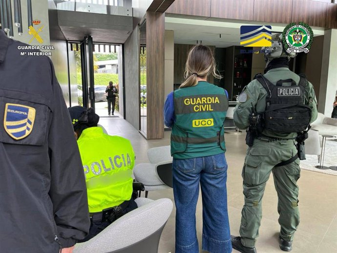 Intervenidas diez toneladas de cocaína y desarticulada una organización de "narcos invisibles" en una investigación de la UCO de la Guardia Civil