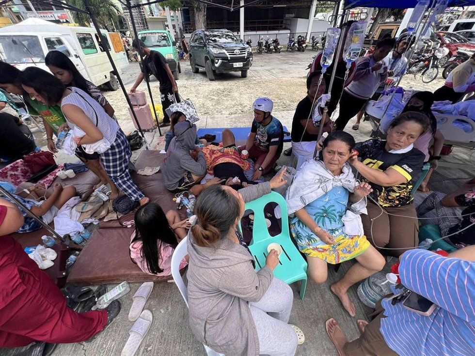 Afectados por el terremoto de 6,9 de magnitud en Cebú, Filipinas