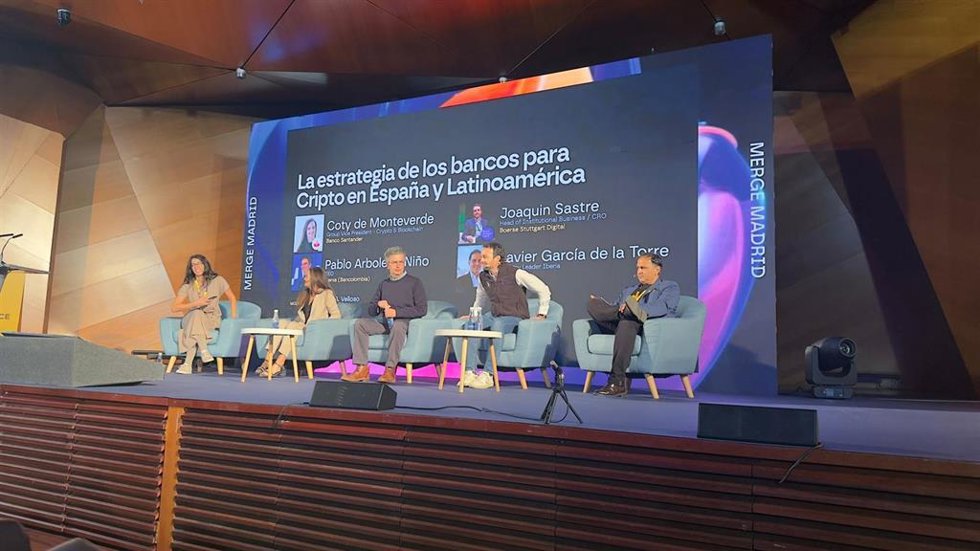 Desarrollo de la mesa La estrategia de los bancos para Cripto en España y Latinoamérica durante The Merge, en Madrid, a 8 de octubre de 2025.
