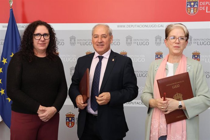 El presidente de la Diputación de Lugo, José Tomé, firma un acuerdo con la presidenta de la Federación de Asociación de Mujeres Rurales de Galicia (Fademur).