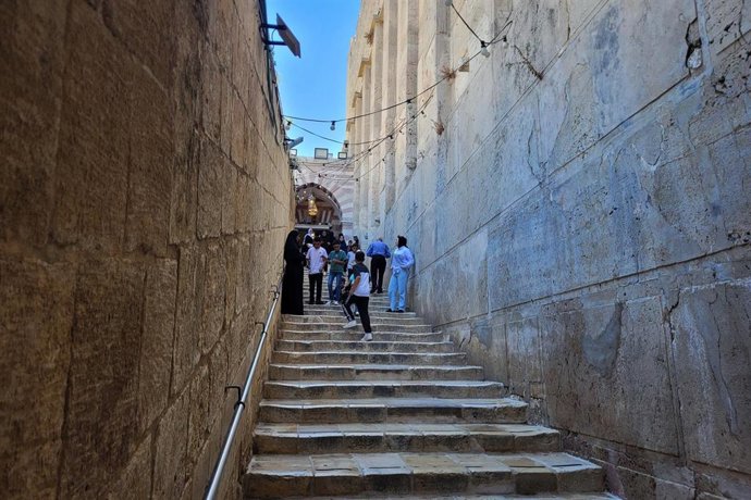 Archivo - Musulmanes palestinos en la mezquita de Ibrahim en la ciudad cisjordana de Hebrón
