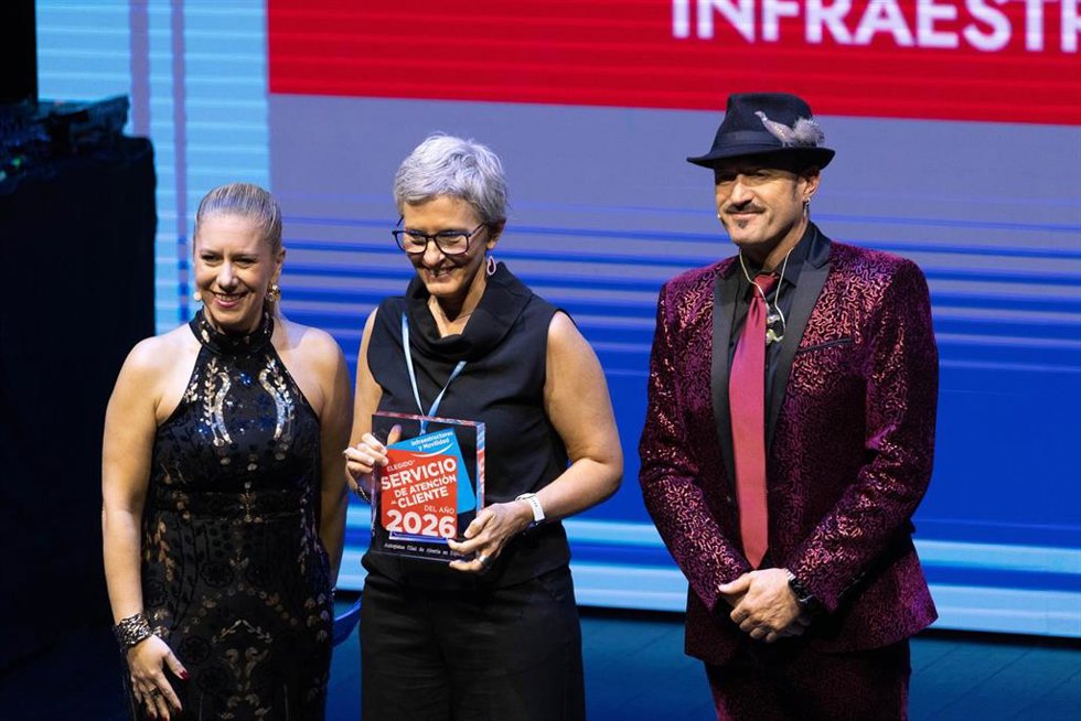Momento de la entrega del premio.
