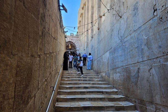 Archivo - Arquivo - 4 de setembro de 2025, Hebron, Cisjordânia, Território Palestino: Palestinos se reúnem na Mesquita Ibrahimi, na cidade de Hebron, na Cisjordânia, para comemorar o aniversário do Profeta Maomé, apesar das restrições israelenses e do imp