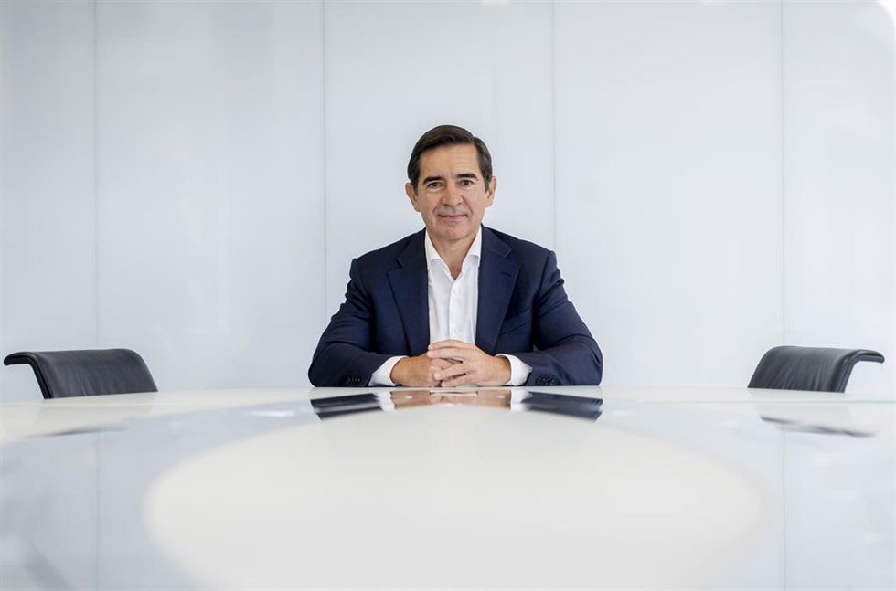 El presidente del BBVA, Carlos Torres Vila, durante una entrevista para Europa Press, en el edificio La Vela, en la ciudad del BBVA, a 8 de octubre de 2025, en Madrid (España).